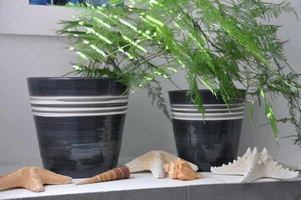 Pot et soucoupe Odyssée en terre cuite nuance de craie