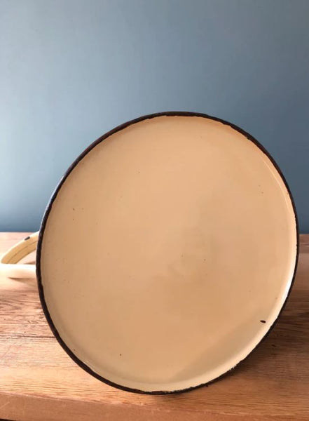 Broc ancien Bolgenach en tole émaillée blanc