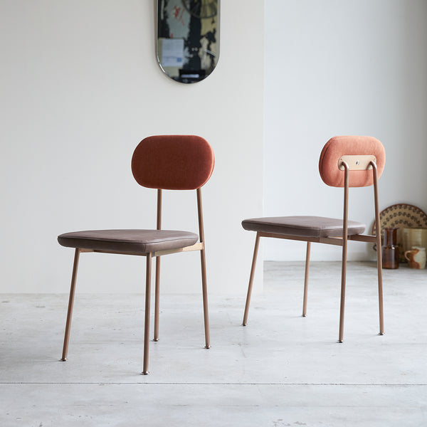Chaise, NOEIME, en chêne, sienna