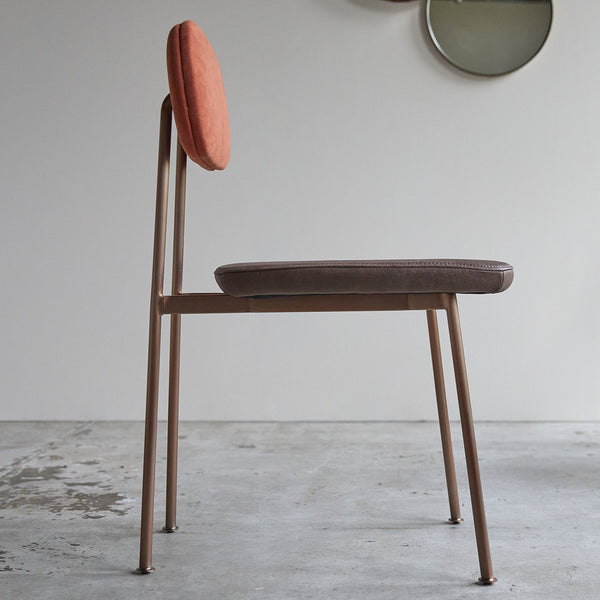 Chaise, NOEIME, en chêne, sienna