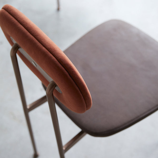 Chaise, NOEIME, en chêne, sienna