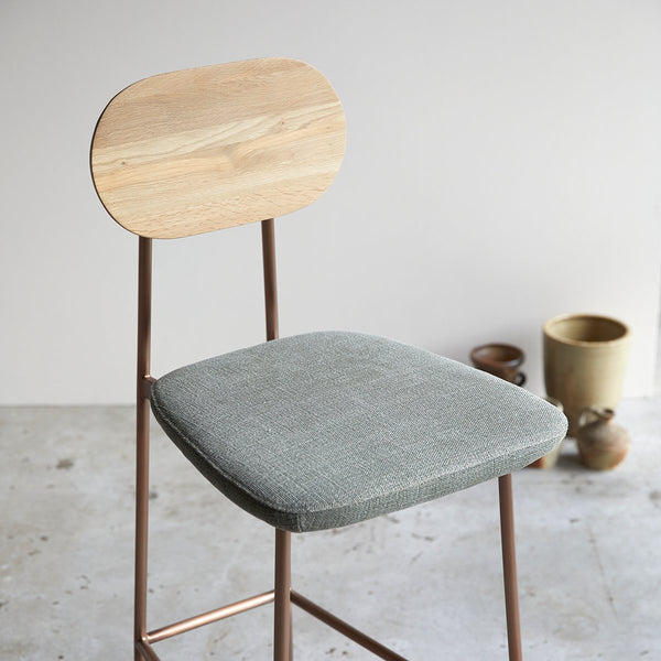 Chaise haute Noeime en chêne naturel vert de gris