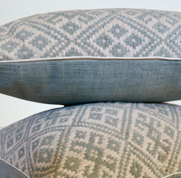 Coussin Bassac en coton bleu ciel