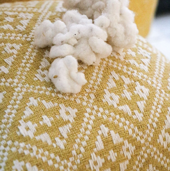 Coussin Bassac en coton moutarde