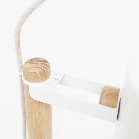 Lampadaire Abùno en chêne et métal
