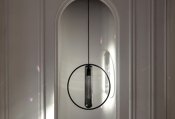 Suspension Lee en métal laqué noir et verre teinté