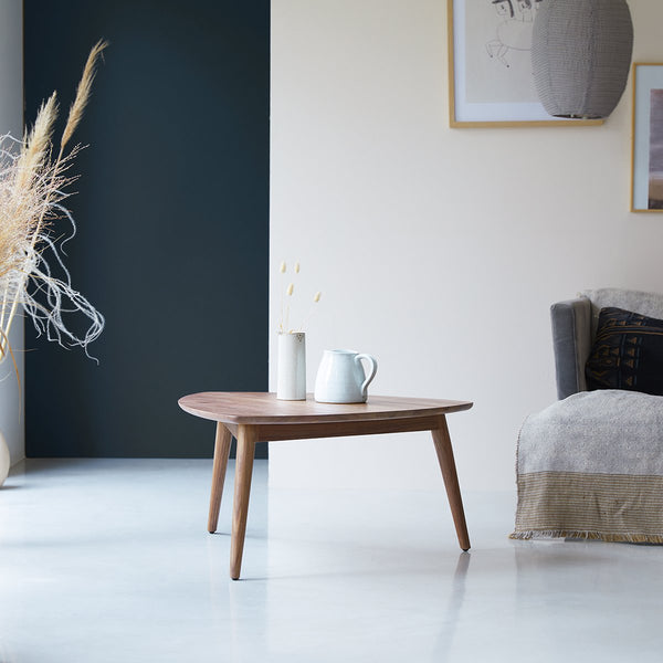 Tables basses Dives en noyer naturel
