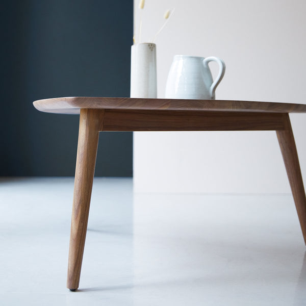 Tables basses Dives en noyer naturel