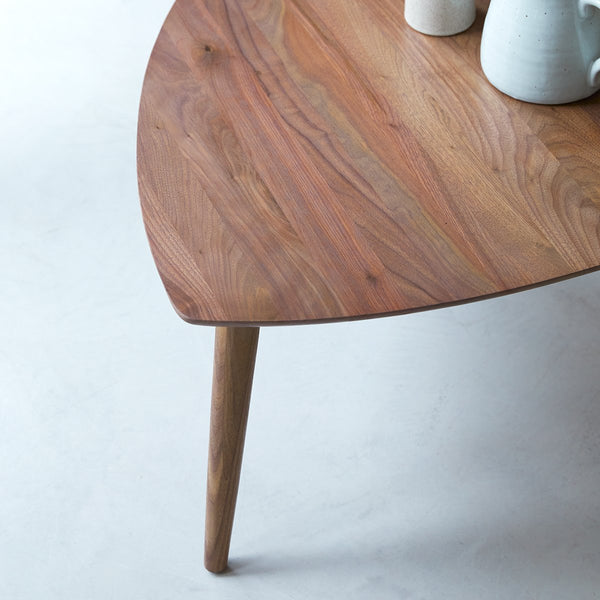 Tables basses Dives en noyer naturel