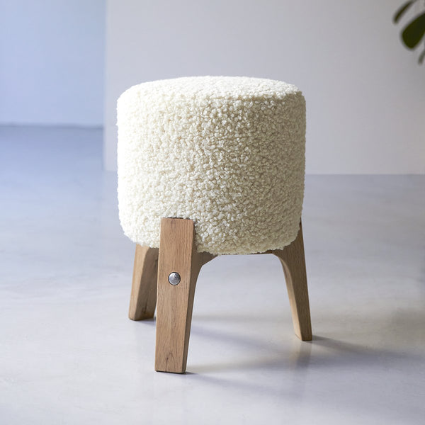Tabouret Ovil en chêne naturel écru