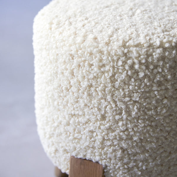 Tabouret Ovil en chêne naturel écru